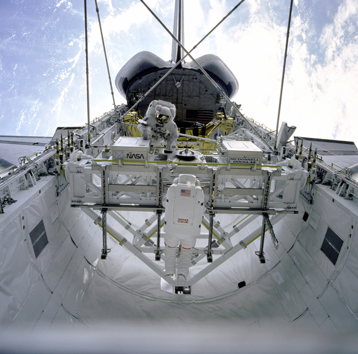 Space History Photo: Assembling Structures in the Payload Bay
